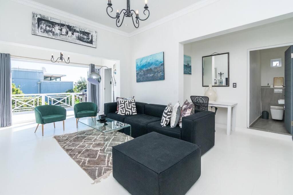 4 Bedroom House In Camps Bay *