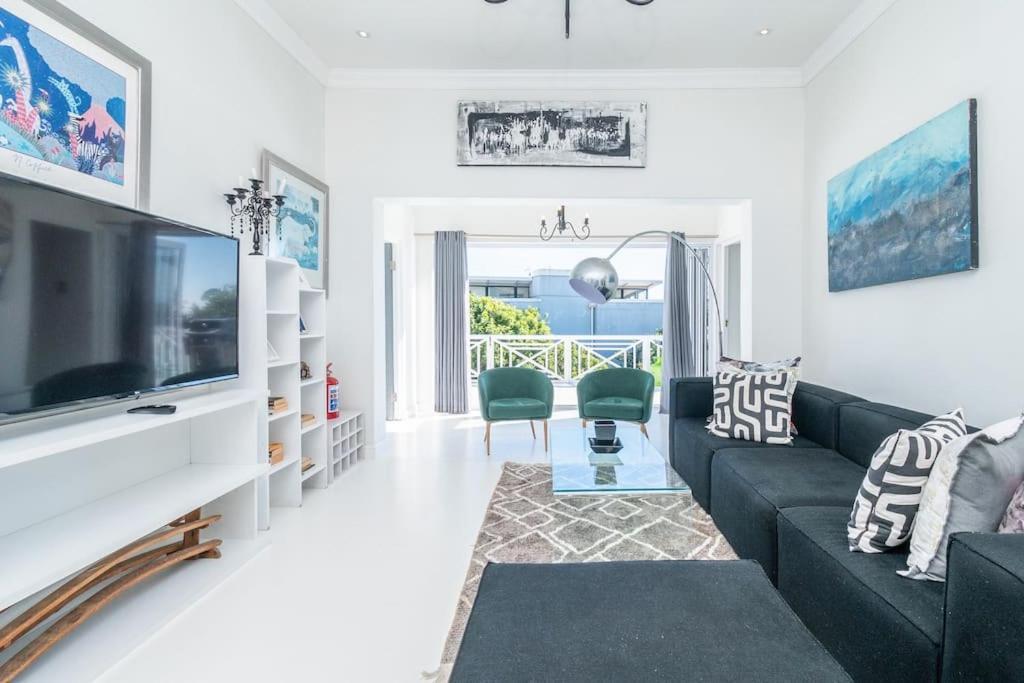 4 Bedroom House In Camps Bay Holiday home Cape Town
