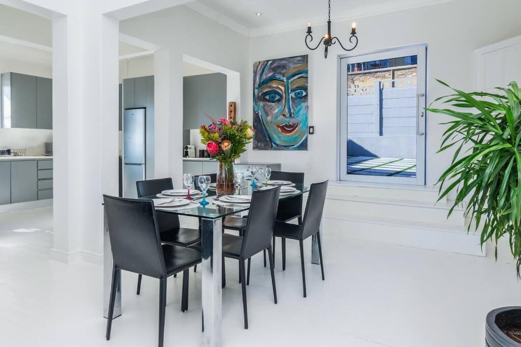 4 Bedroom House In Camps Bay