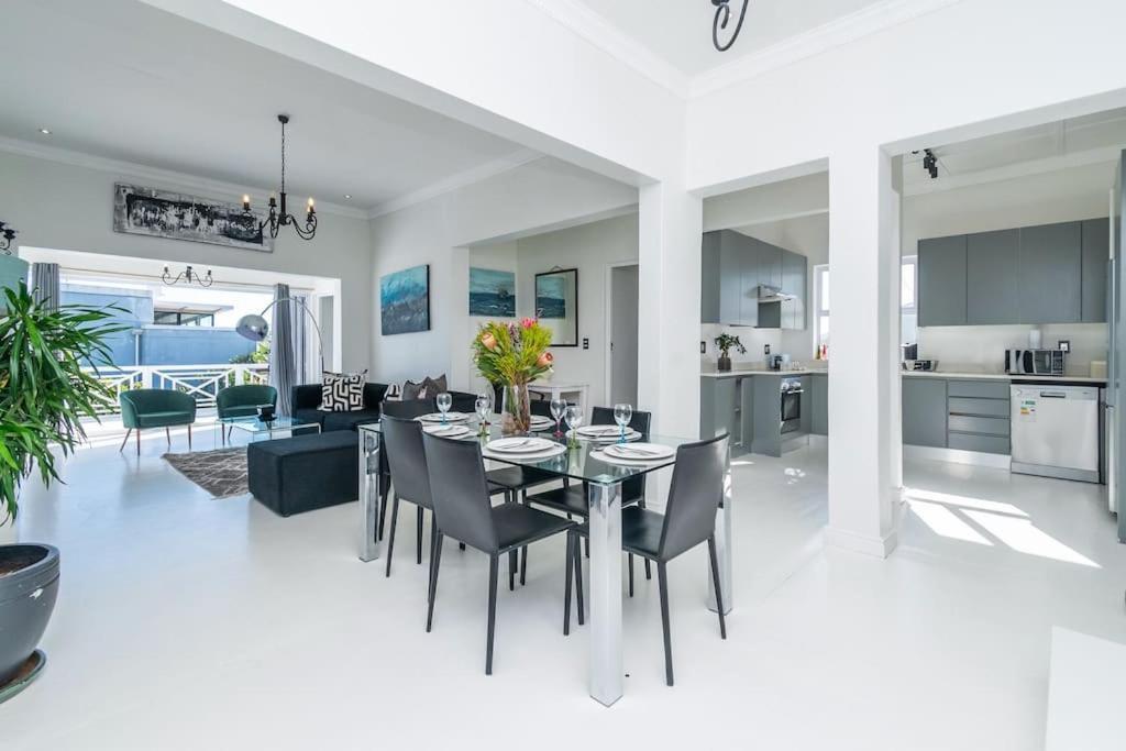 4 Bedroom House In Camps Bay Holiday home
